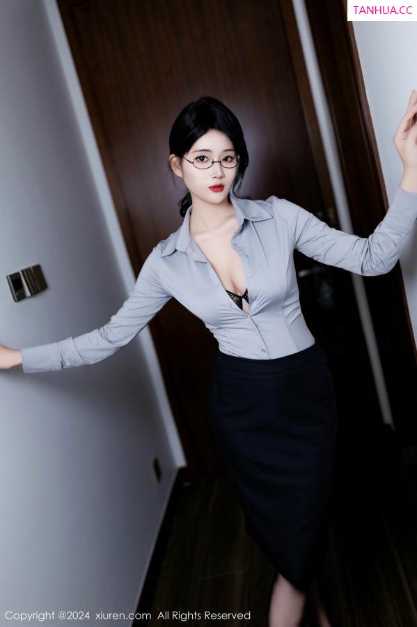   [XiuRen]高清写真图 2024.12.09 No.9567 南乔 OL美腿第33张图片